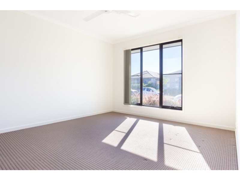 59 Burnett Drive, Holmview QLD 4207