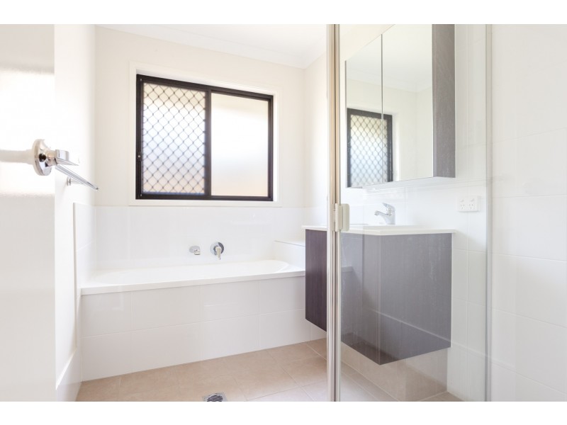 59 Burnett Drive, Holmview QLD 4207