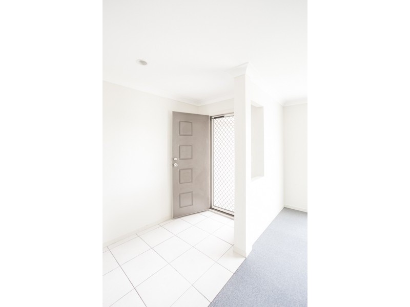 4 Sandpiper Cct, Eagleby QLD 4207