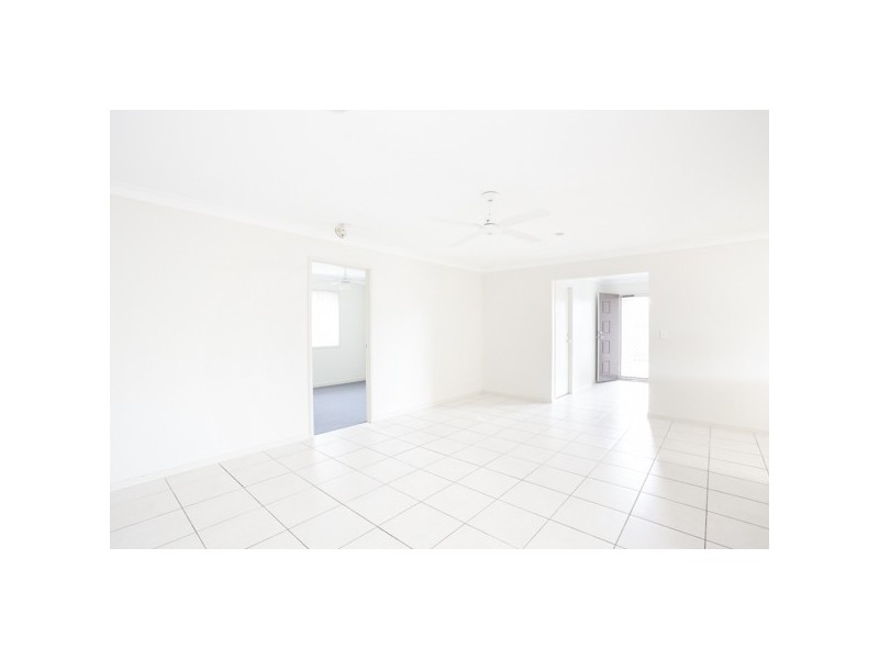 4 Sandpiper Cct, Eagleby QLD 4207