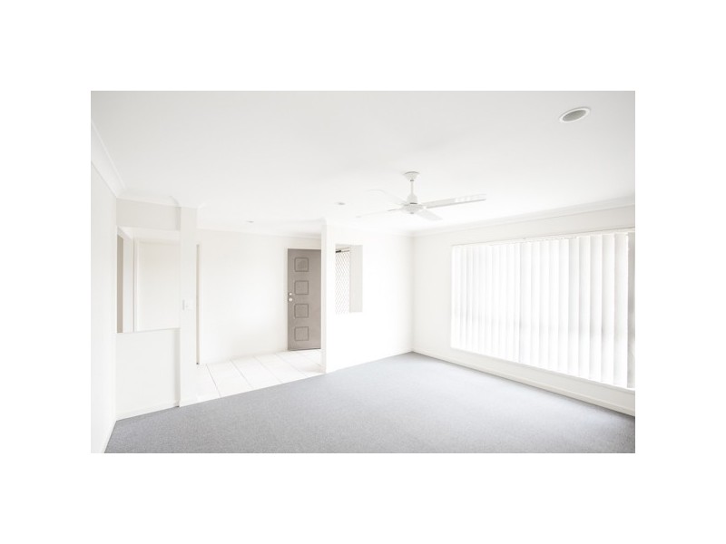 4 Sandpiper Cct, Eagleby QLD 4207