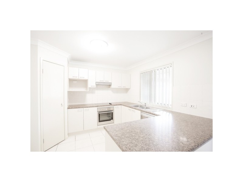 4 Sandpiper Cct, Eagleby QLD 4207