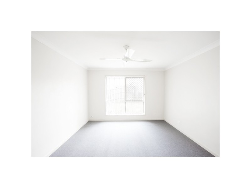 4 Sandpiper Cct, Eagleby QLD 4207