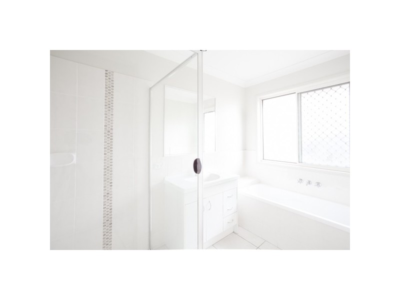 4 Sandpiper Cct, Eagleby QLD 4207