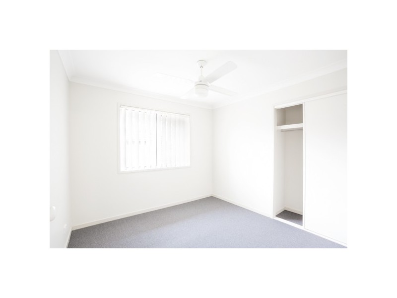 4 Sandpiper Cct, Eagleby QLD 4207