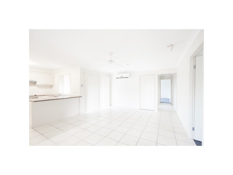 4 Sandpiper Cct, Eagleby QLD 4207