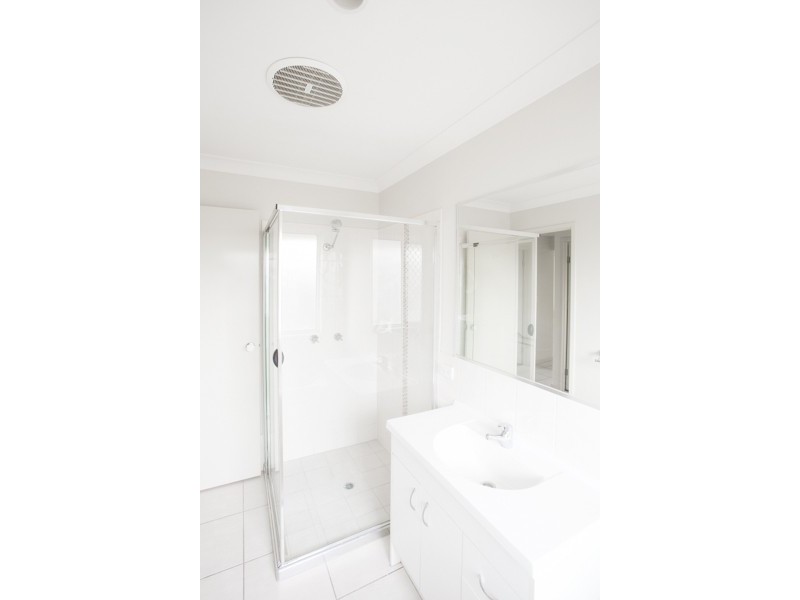 4 Sandpiper Cct, Eagleby QLD 4207