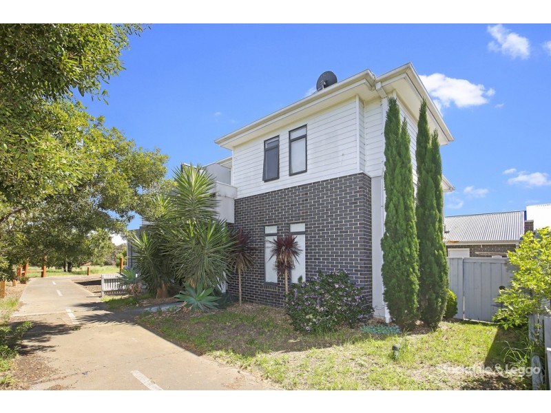 31 Wattlebird Crescent, Reservoir VIC 3073
