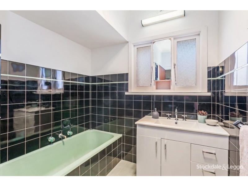 24 Southernhay Street, Reservoir VIC 3073