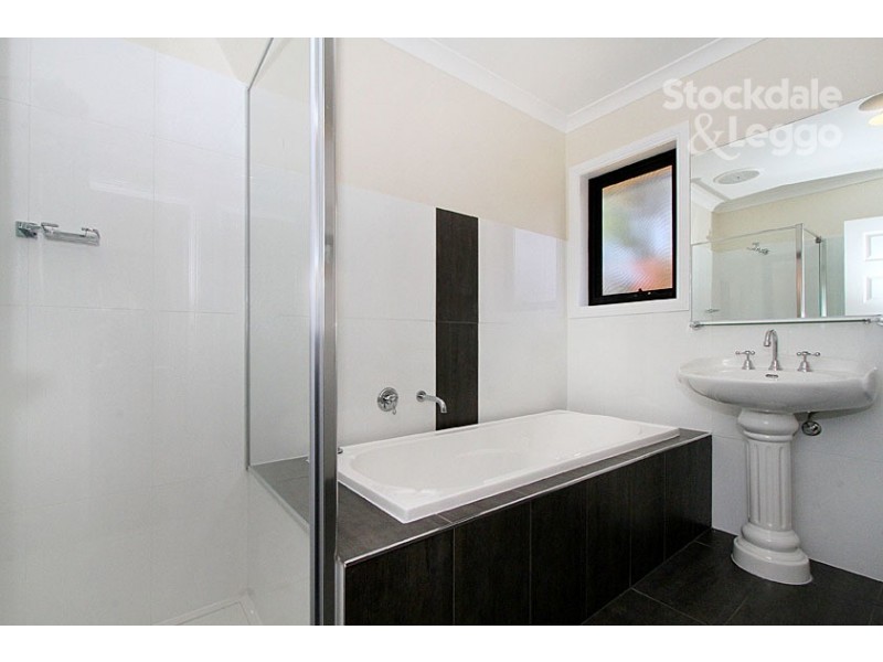 2/23 Dorrington Avenue, Reservoir VIC 3073
