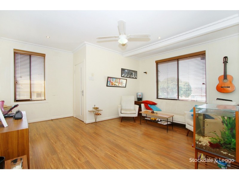 1/27 Erskine Avenue, Reservoir VIC 3073