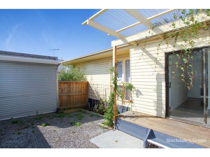1/27 Erskine Avenue, Reservoir VIC 3073