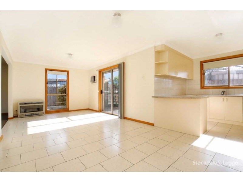 2/5 Luzon Court, Lalor VIC 3075