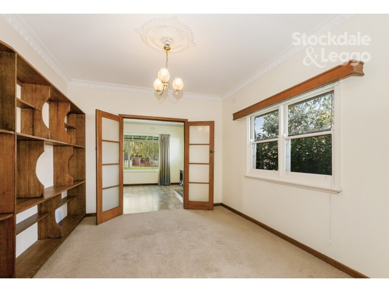 8 Allenby Avenue, Reservoir VIC 3073