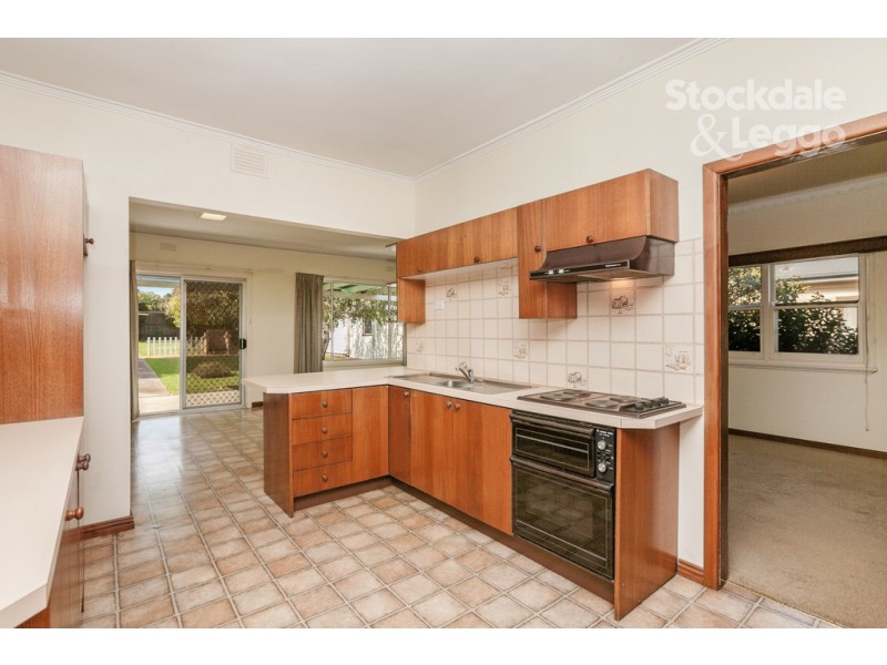 8 Allenby Avenue, Reservoir VIC 3073