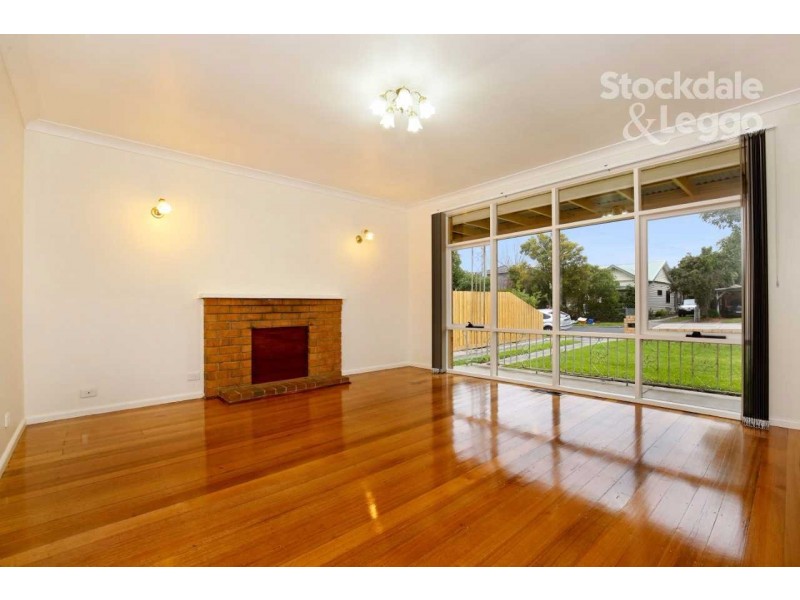 42 Pine Street, Reservoir VIC 3073