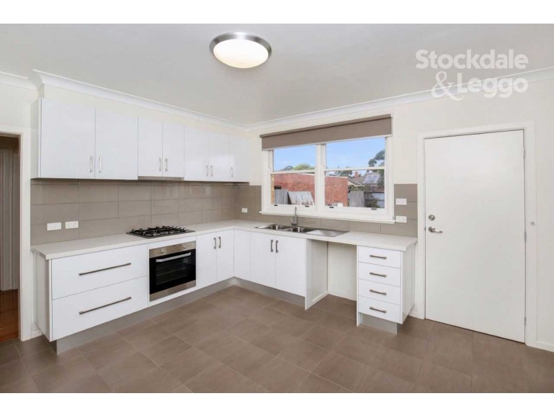 42 Pine Street, Reservoir VIC 3073