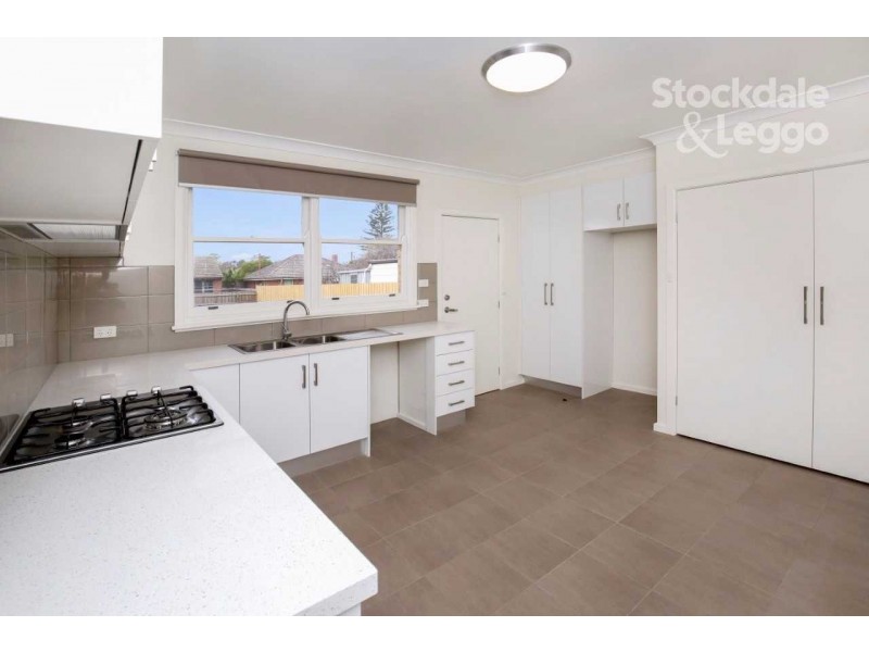 42 Pine Street, Reservoir VIC 3073