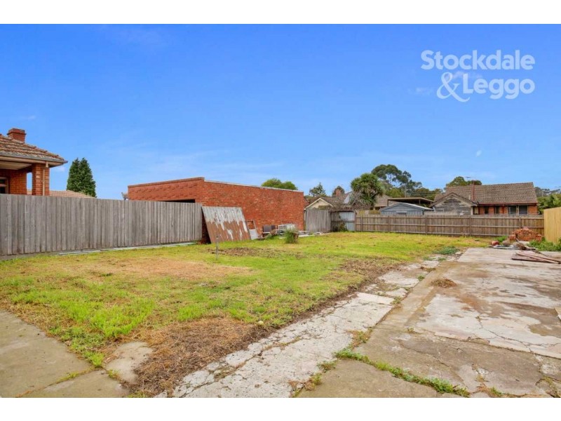 42 Pine Street, Reservoir VIC 3073