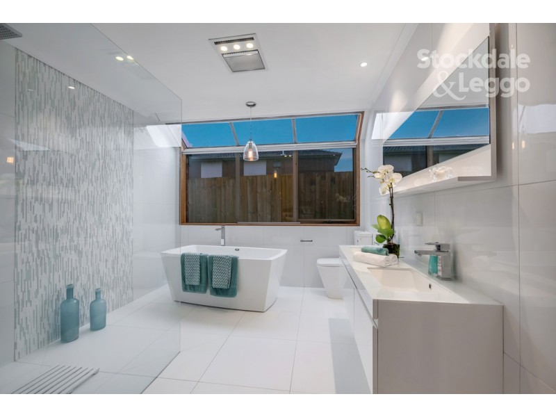 39 Manoel Avenue, Reservoir VIC 3073