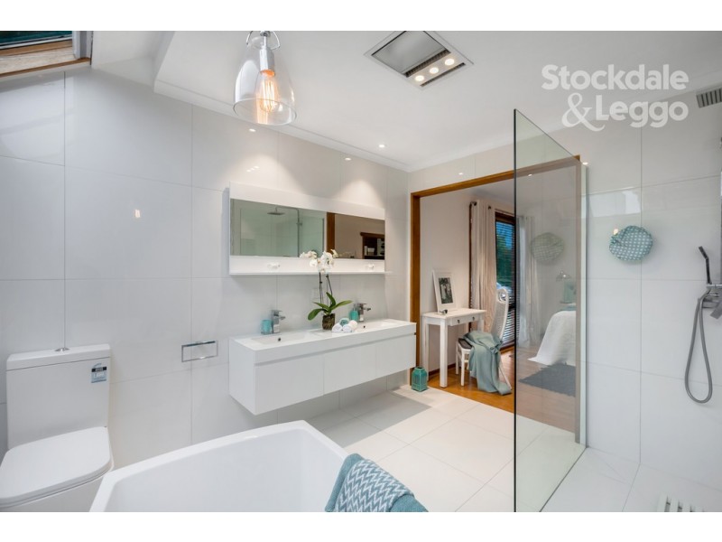 39 Manoel Avenue, Reservoir VIC 3073