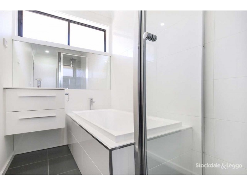 2/27-29 Highland Street, Kingsbury VIC 3083