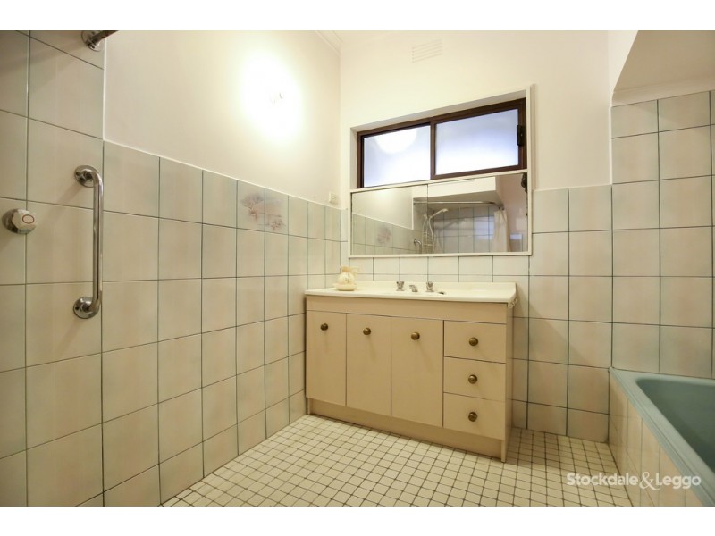 1 Liston Avenue, Reservoir VIC 3073