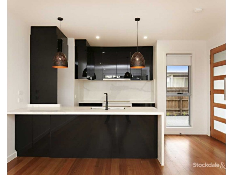 2/9 Mahoneys Road, Reservoir VIC 3073