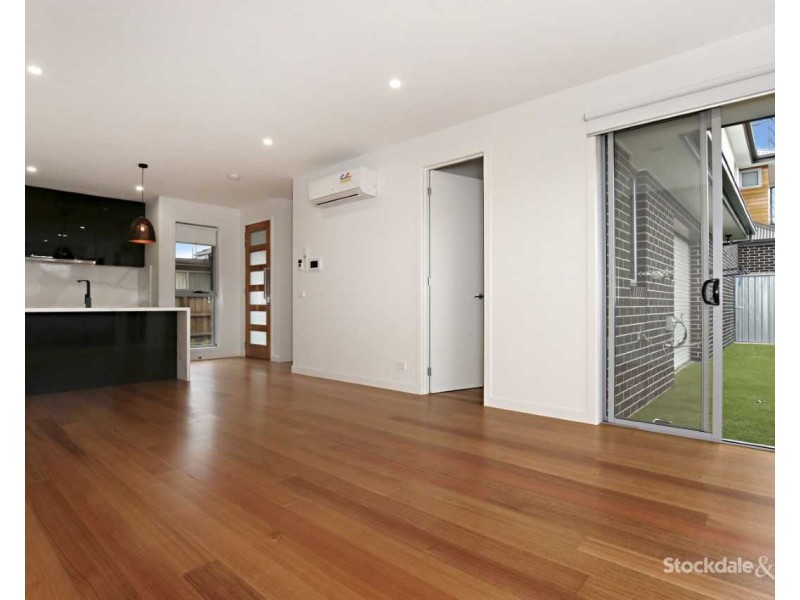 2/9 Mahoneys Road, Reservoir VIC 3073