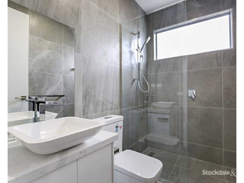 2/9 Mahoneys Road, Reservoir VIC 3073