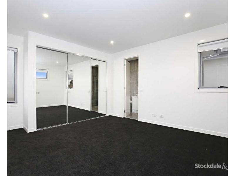 2/9 Mahoneys Road, Reservoir VIC 3073