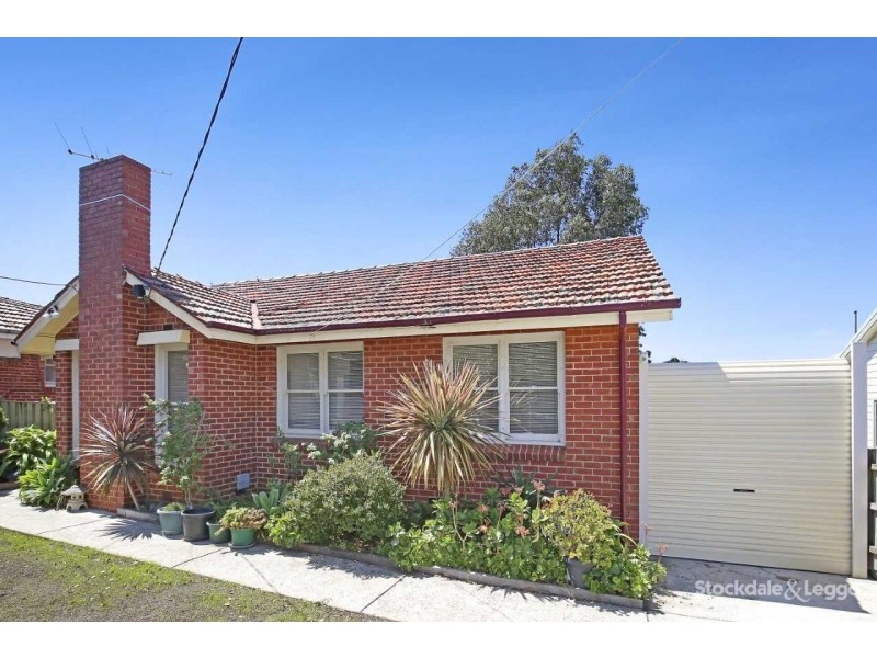 4 Winter Crescent, Reservoir VIC 3073