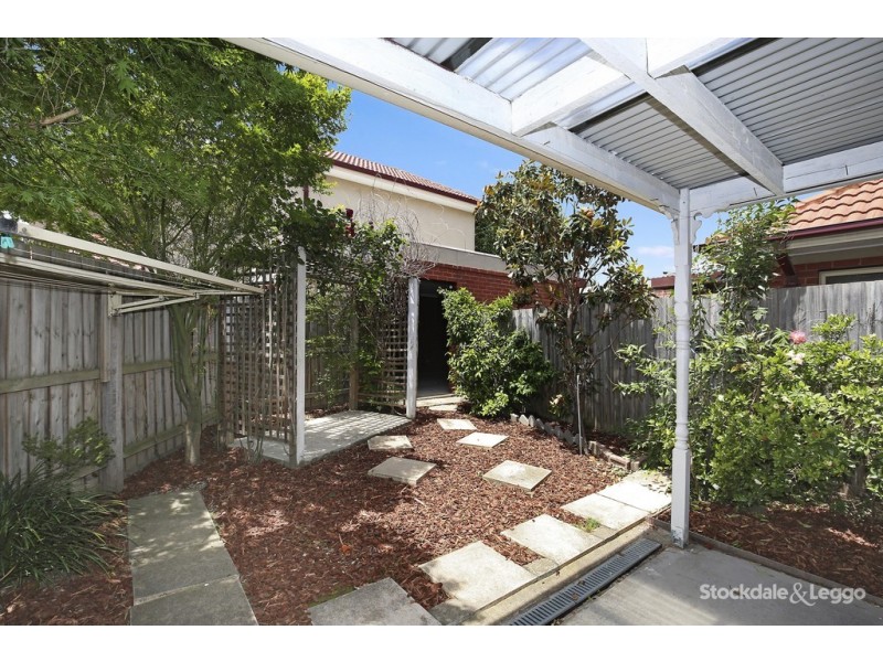 2/84-86 Pine Street, Reservoir VIC 3073