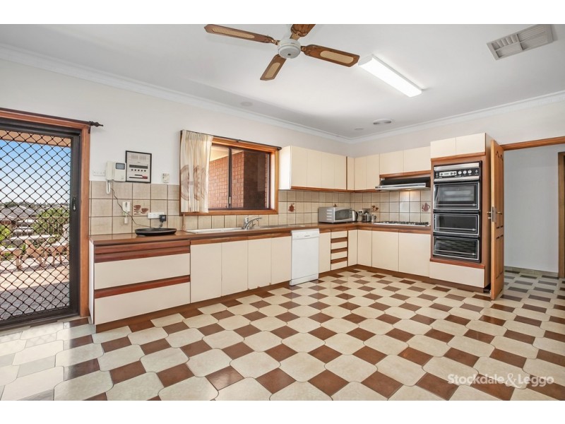 8 Fiddes Street, Reservoir VIC 3073