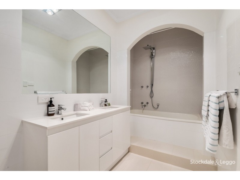 16 Moira Avenue, Reservoir VIC 3073