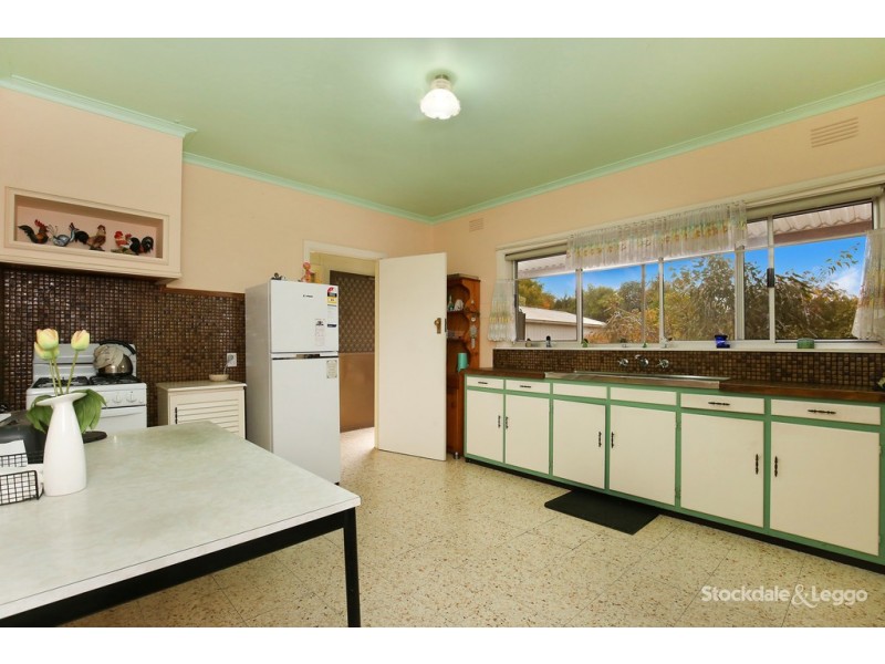 36 St Vigeons Road, Reservoir VIC 3073