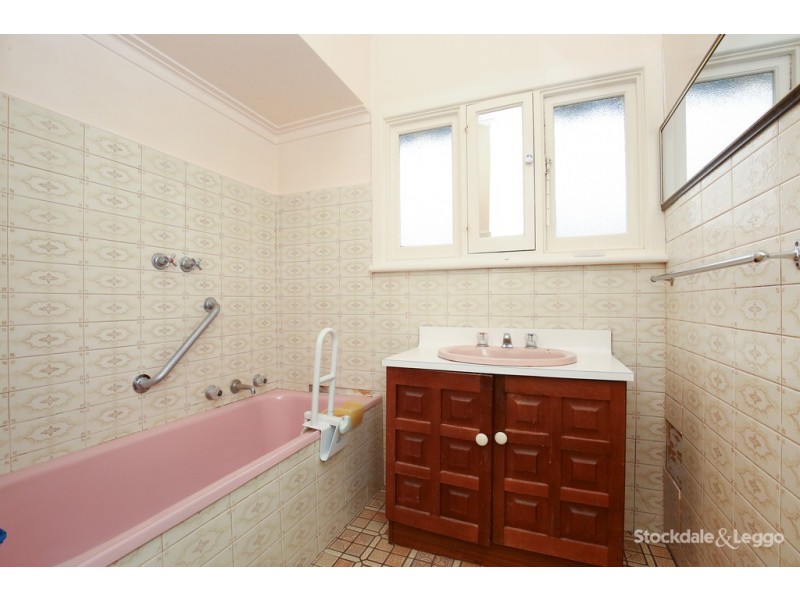 36 St Vigeons Road, Reservoir VIC 3073