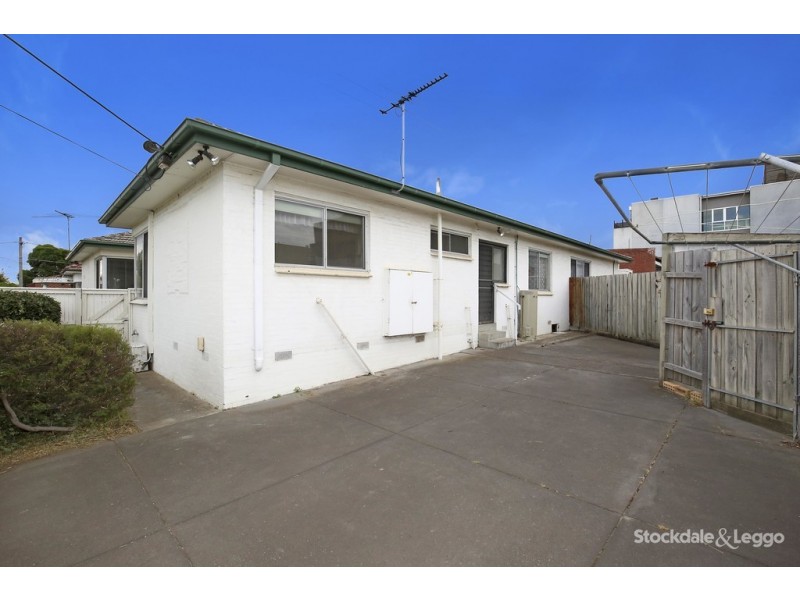 2/2 Station Street, Reservoir VIC 3073