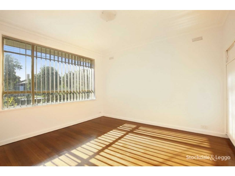 17 Club Avenue, Kingsbury VIC 3083