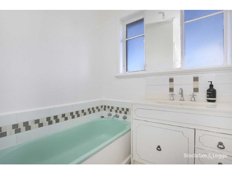 17 Club Avenue, Kingsbury VIC 3083