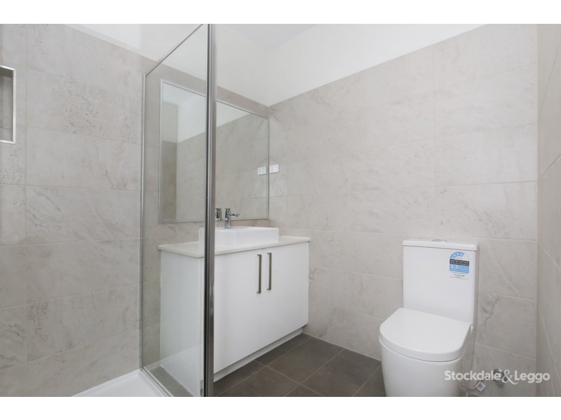 1/103-105 St Vigeons Road, Reservoir VIC 3073