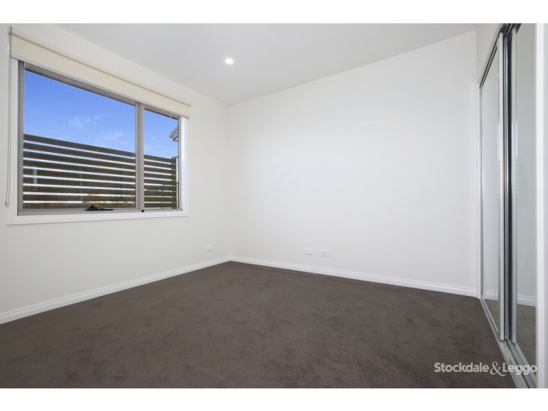 1/103-105 St Vigeons Road, Reservoir VIC 3073