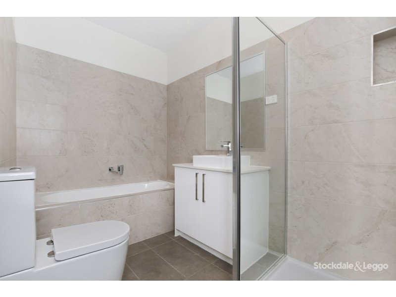 1/103-105 St Vigeons Road, Reservoir VIC 3073