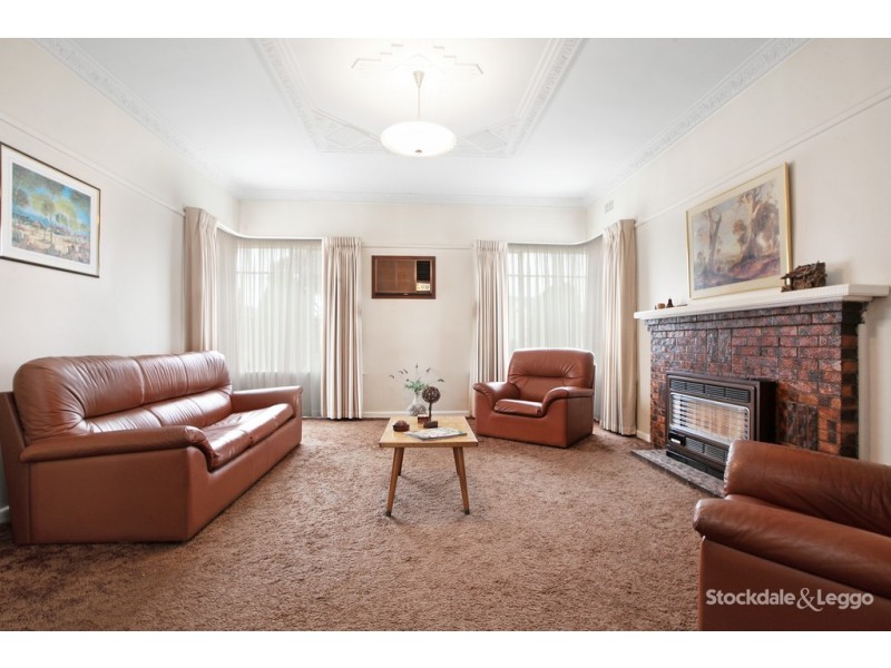 4 Glasgow Avenue, Reservoir VIC 3073