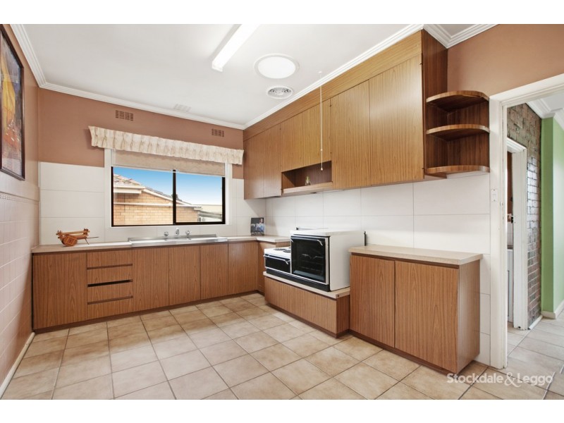 4 Glasgow Avenue, Reservoir VIC 3073