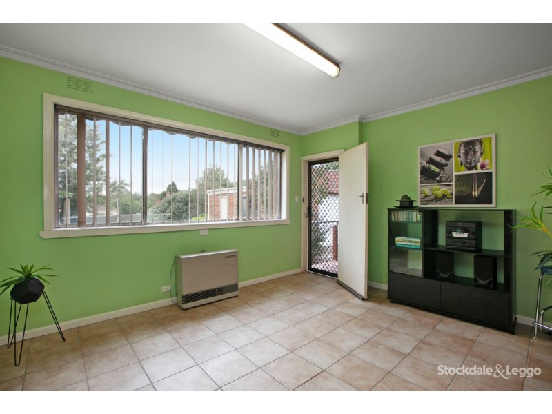 4 Glasgow Avenue, Reservoir VIC 3073