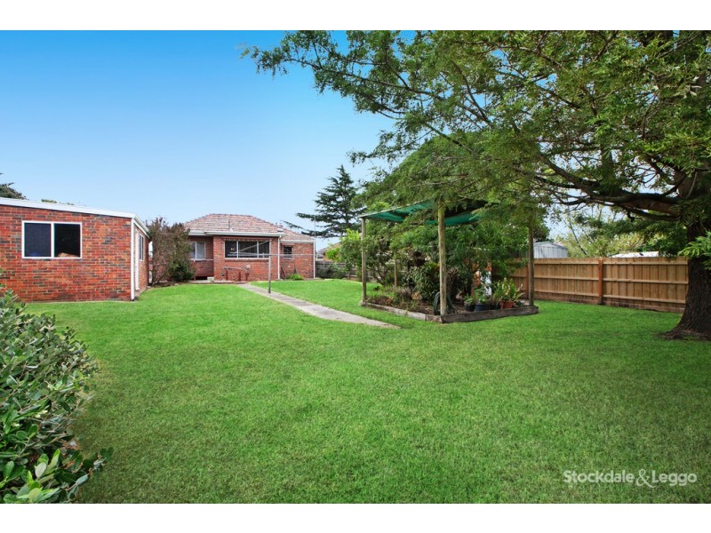 4 Glasgow Avenue, Reservoir VIC 3073