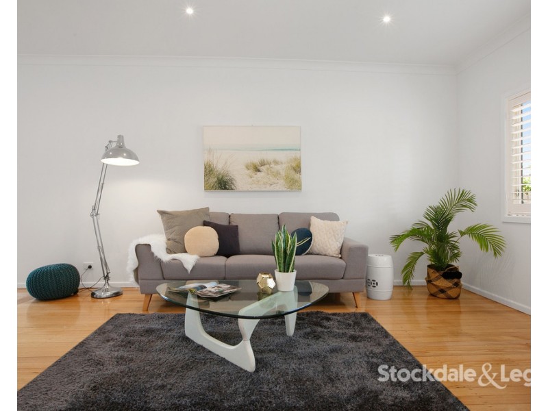 2 Arbor Avenue, Reservoir VIC 3073