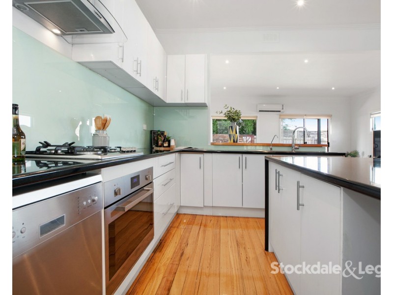2 Arbor Avenue, Reservoir VIC 3073