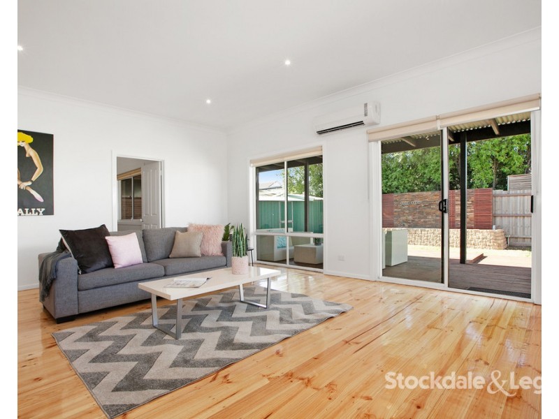 2 Arbor Avenue, Reservoir VIC 3073